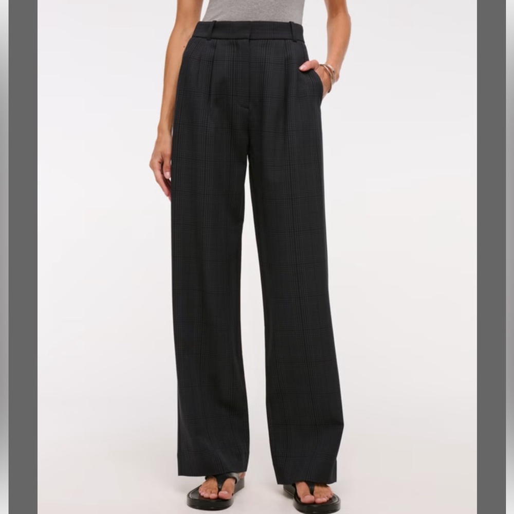 A&F Sloane Low Rise Tailored Wide Leg Pant, Size 30R in RUBY RED